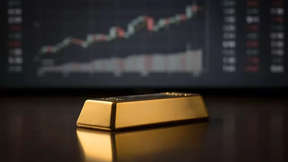 Oro cae pese a tensión en Oriente Próximo: tipos altos y petróleo lastran el metal