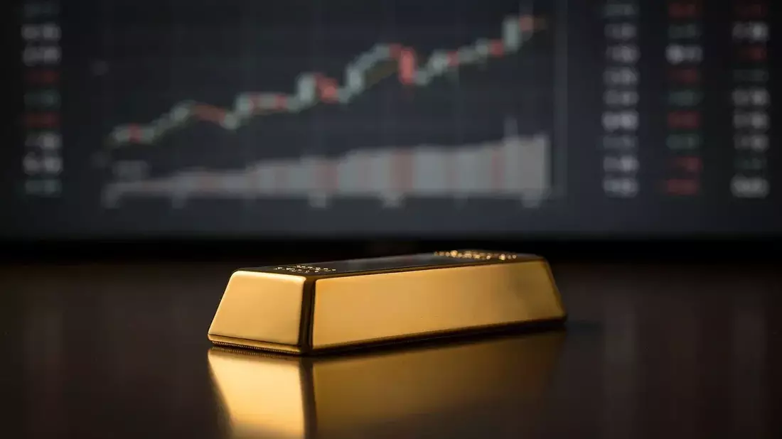 Central Banks Buy Gold Heavily as Price Dips Below $4,000