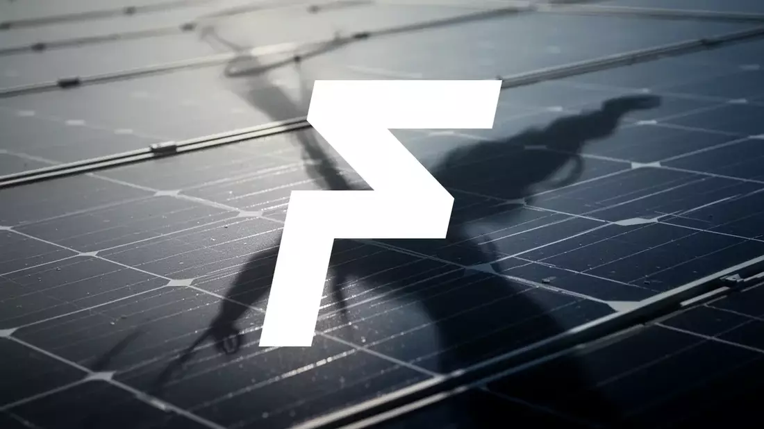 T1 Energy: conflicto entre progreso industrial y acusaciones de cortos