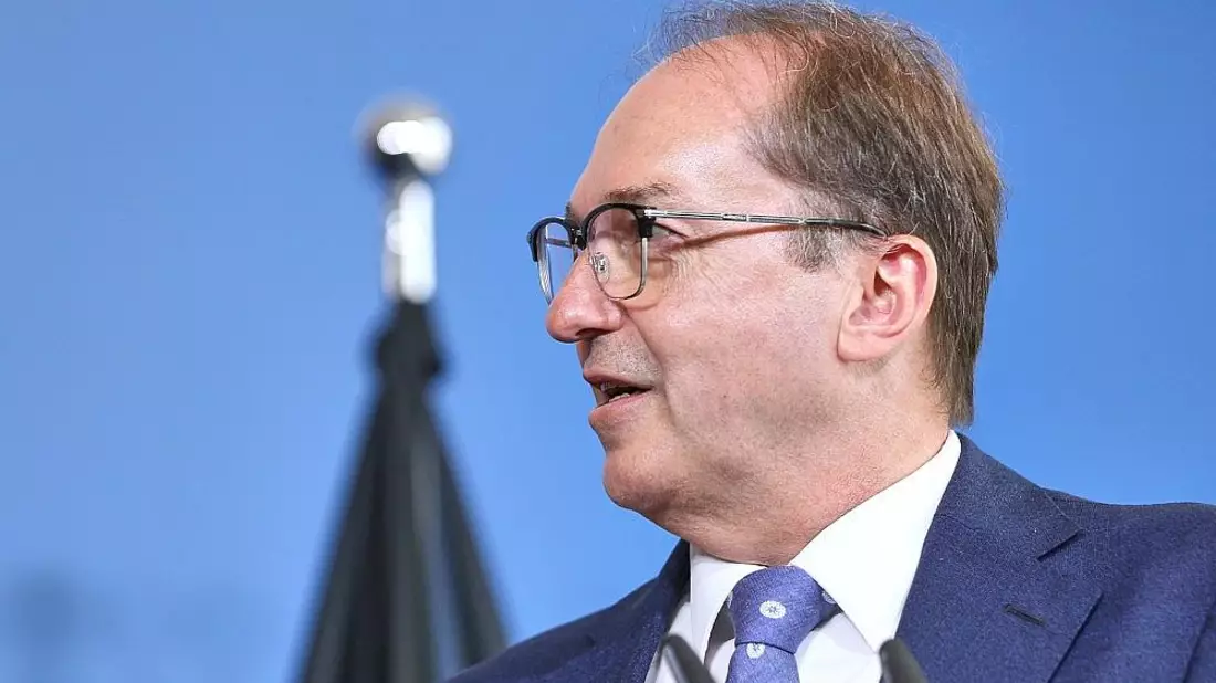 Dobrindt warnt vor höherer Terrorgefahr in Deutschland