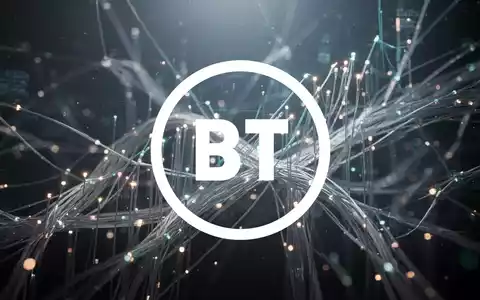 Ein abstraktes Bild, das den Telekommunikationssektor darstellt, mit leuchtenden, miteinander verbundenen Glasfaserkabeln, die Wachstum und Wettbewerb symbolisieren. - Foto: über boerse-global.de