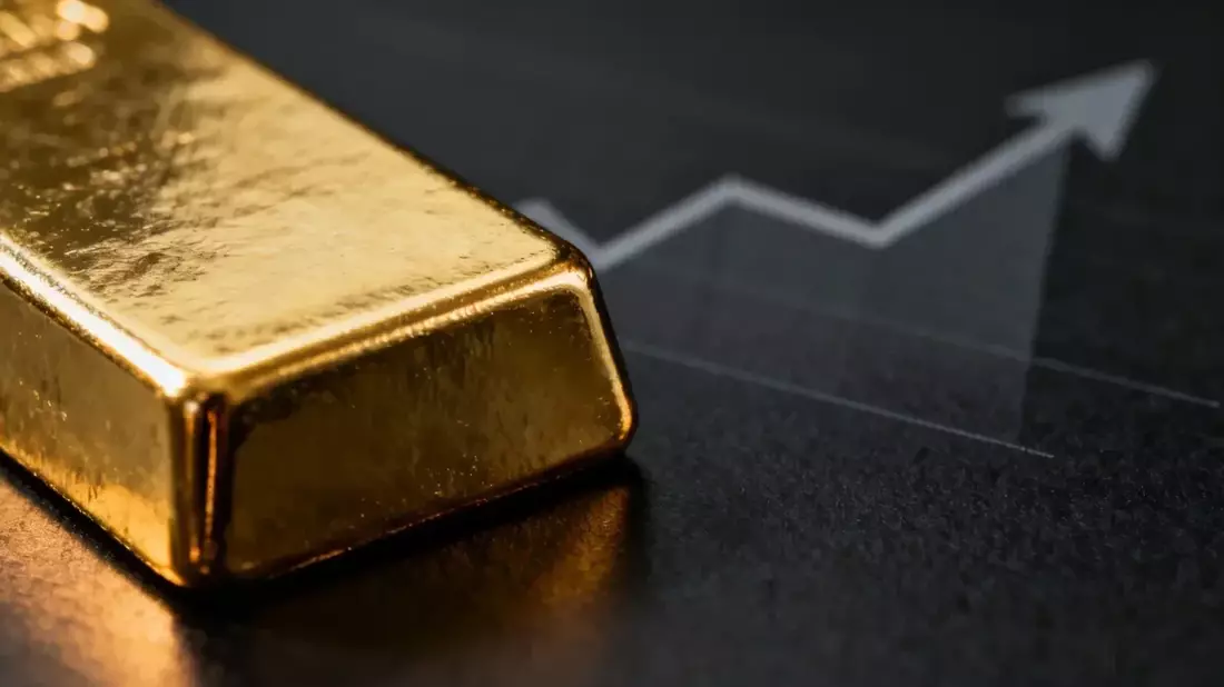 Oro cae 28% desde máximo anual: perspectivas y análisis de expertos