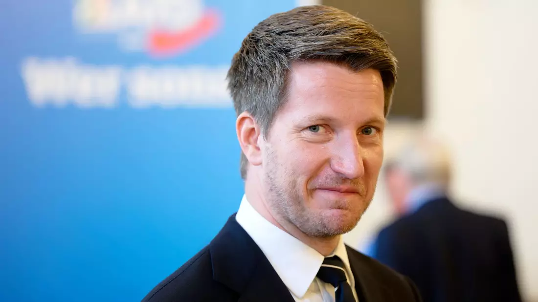 AfD-Landeschef Martin Vincentz während des Landesparteitags in Marl.  - Bild: Henning Kaiser/dpa