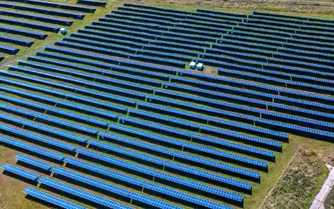 Wo sollen Photovoltaikanlagen noch gefördert werden und wie stark? (Symbolbild) - Foto: Jens Büttner/dpa
