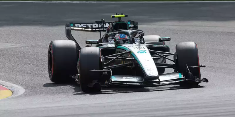 Kimi Antonelli auf dem Kurs in den Ardennen. - Foto: Omar Havana/AP/dpa