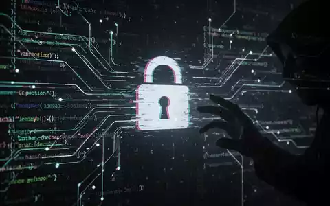 Abstrakte digitale Sicherheitsszene mit leuchtenden Codezeilen, einem glitchartigen Vorhängeschloss und einer dezenten Hackerhand, die Cyberbedrohungen symbolisiert. - Foto: über boerse-global.de
