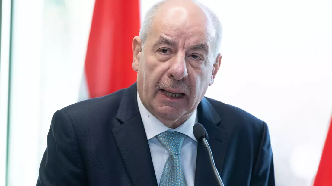 Ungarns Staatspräsident Tamas Sulyok macht den Weg frei für Verfassungsänderungen, die seine Absetzung beinhalten - Bild: Sebastian Kahnert/dpa