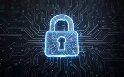 Leuchtend blaues Vorhängeschloss-Symbol auf futuristischem Leiterplattenmuster, symbolisiert digitale Sicherheit und Schwachstellenbehebung. - Foto: über boerse-global.de