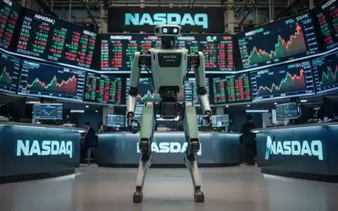 Ein Boston Dynamics Atlas Roboter auf dem NASDAQ-Handelsplatz, der das potenzielle IPO und den technologischen Fortschritt des Unternehmens symbolisiert. - Foto: über boerse-global.de