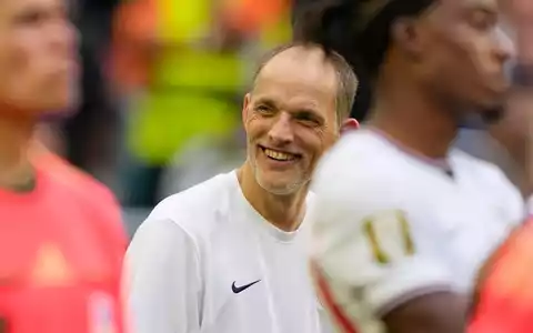 Thomas Tuchel lächelt wieder. - Foto: Rebecca Blackwell/AP/dpa