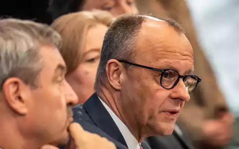 Merz und Söder: Diese beiden machen den Vorschlag für die Nachfolge von Spahn. - Foto: Michael Kappeler/dpa