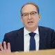 Alexander Dobrindt gilt als erfolgreichster Minister des Kabinetts Merz. - Bild: Kay Nietfeld/dpa