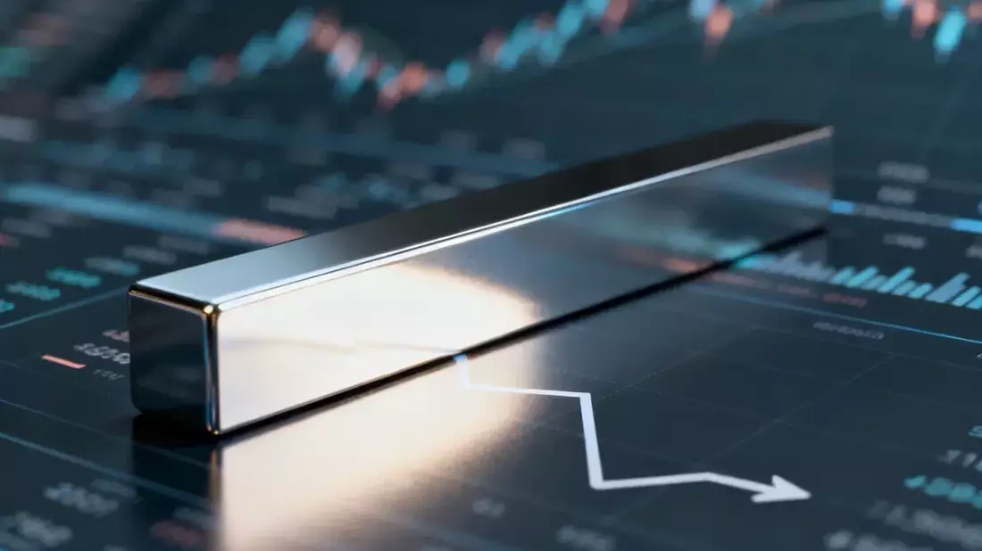 Silver Slumps to 6-Month Low, Oversold RSI Points to Short-Term Bounce