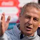 Jürgen Klinsmann findet deutliche Worte zum Zustand des deutschen Fußballs. (Archivbild) - Bild: Lee Jin-man/AP/dpa