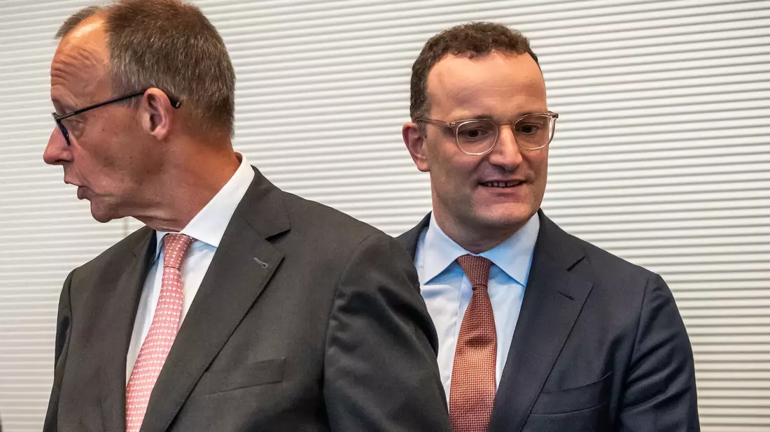 Spahn ist als Unionsfraktionschef zurückgetreten - auch auf Druck von Kanzler Merz. (Archivbild) - Bild: Michael Kappeler/dpa