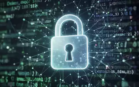 Stilisiertes, leuchtendes Vorhängeschloss vor verschwommenem Code- und Netzwerkhintergrund. - Foto: über boerse-global.de