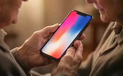 Ältere Hände halten ein Smartphone mit hellem Bildschirm, das Benutzerfreundlichkeit und Robustheit symbolisiert. - Foto: über boerse-global.de