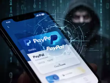 Ein Smartphone zeigt die PayPal-App, umgeben von einem angedeuteten digitalen Sicherheitsrisiko oder Datenleck, mit bedrohlichem Hintergrund. - Foto: über boerse-global.de