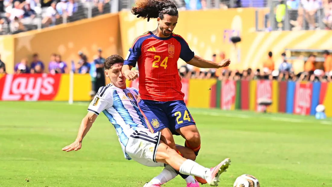 Argentinien kam über robuste Zweikämpfe ins Spiel. - Bild: Tom Weller/dpa