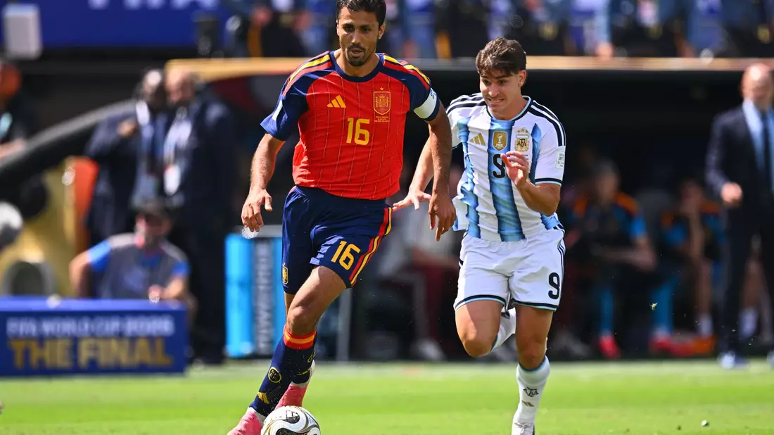 Europameister Spanien hatte wie gewohnt viel Ballbesitz. - Bild: Tom Weller/dpa