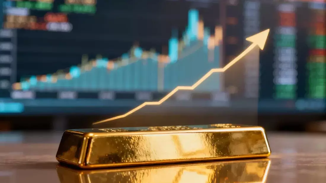 Gold Rebounds Above $4,000 as PBOC Buying Clashes with Bearish Wall Street Outlook
