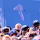Donald Trump (M) verfolgte das Spiel zwischen seiner Frau Melania und FIFA-Präsident Gianni Infantino.  - Bild: Tom Weller/dpa