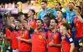 Kapitän Rodri und die Spanier sind Weltmeister. - Foto: Tom Weller/dpa