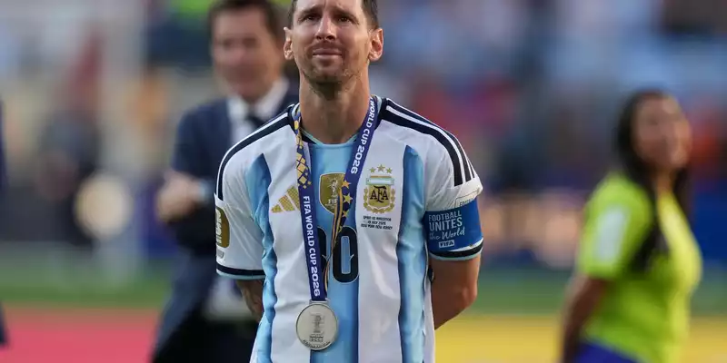 Lionel Messi weinte nach dem WM-Finale bitterlich. - Foto: Stephanie Scarbrough/AP/dpa