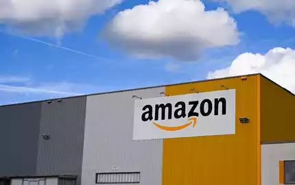 Blick auf eine Dortmunder Logistikhalle von Amazon. (Archivbild) - Foto: Wolf von Dewitz/dpa