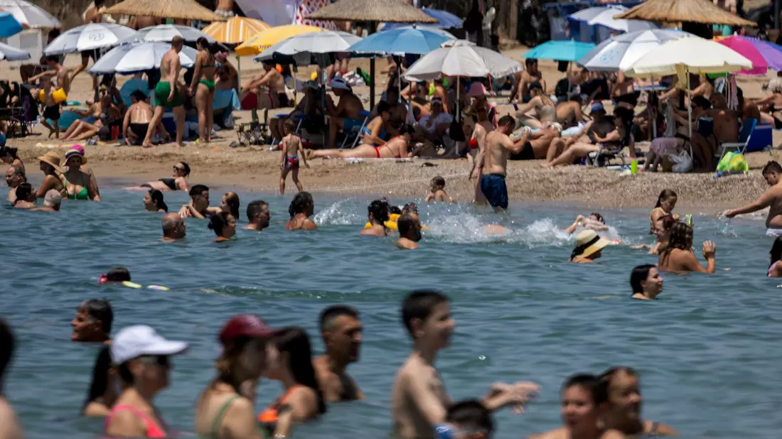 Auch in Griechenland erreichen die Temperaturen die 40-Grad-Marke. (Archivbild) - Bild: Yorgos Karahalis/AP/dpa