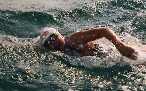 Weltklasseschwimmerin durchquert erneut den Ärmelkanal / Nathalie Pohl schwimmt mit Frauenstaffel von Großbritannien nach Frankreich - Foto: presseportal.de