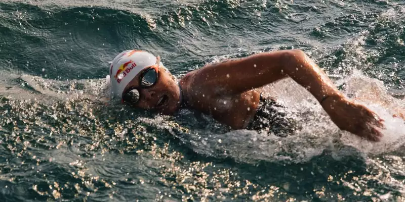 Weltklasseschwimmerin durchquert erneut den Ärmelkanal / Nathalie Pohl schwimmt mit Frauenstaffel von Großbritannien nach Frankreich - Foto: presseportal.de