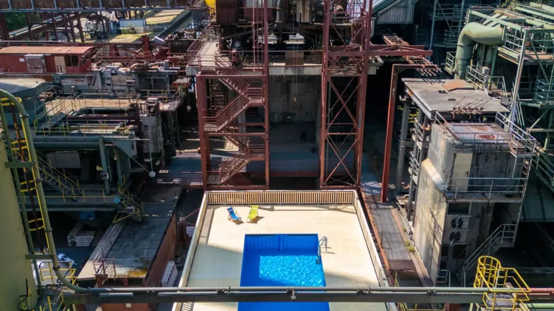 Werksschwimmbad auf dem UNESCO-Welterbe Zollverein offiziell eröffnet / Kostenfrei Sonnen und Baden auf der Kokerei bis 1. September 2026 - Bild: presseportal.de