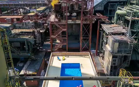 Werksschwimmbad auf dem UNESCO-Welterbe Zollverein offiziell eröffnet / Kostenfrei Sonnen und Baden auf der Kokerei bis 1. September 2026 - Foto: presseportal.de
