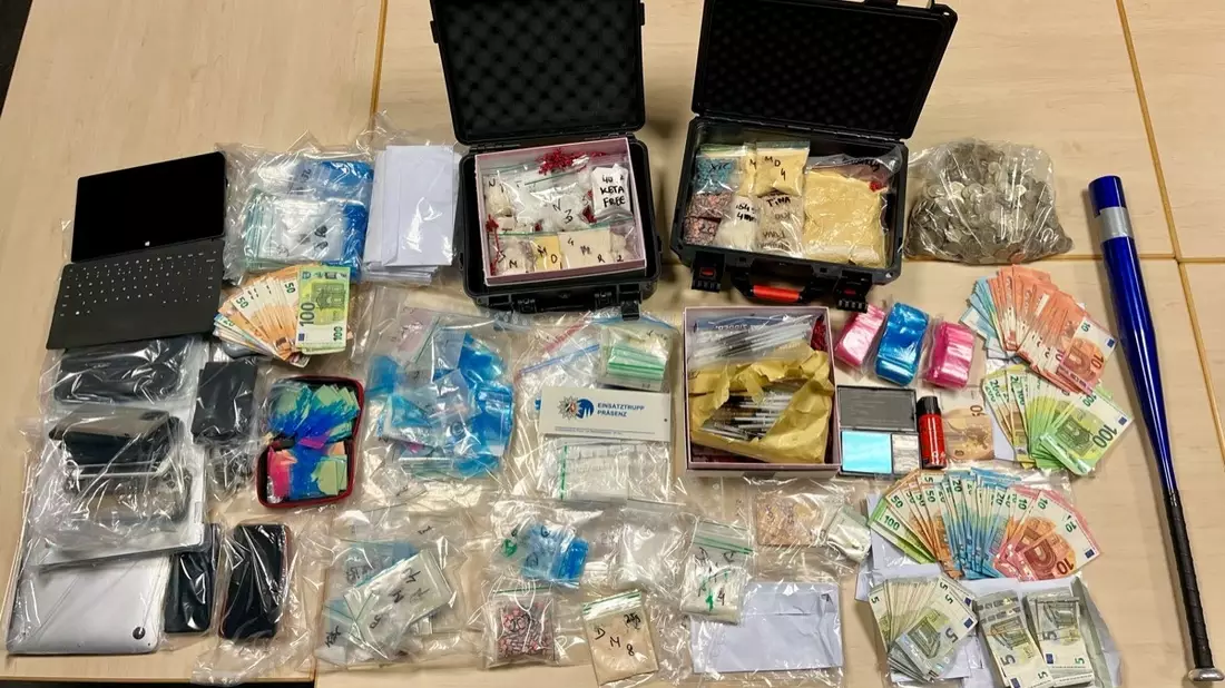 POL-K: 260720-2-K Größere Mengen synthetische Drogen bei Wohnungsdurchsuchung gefunden - Festnahme in der Kölner Innenstadt - Bild: presseportal.de