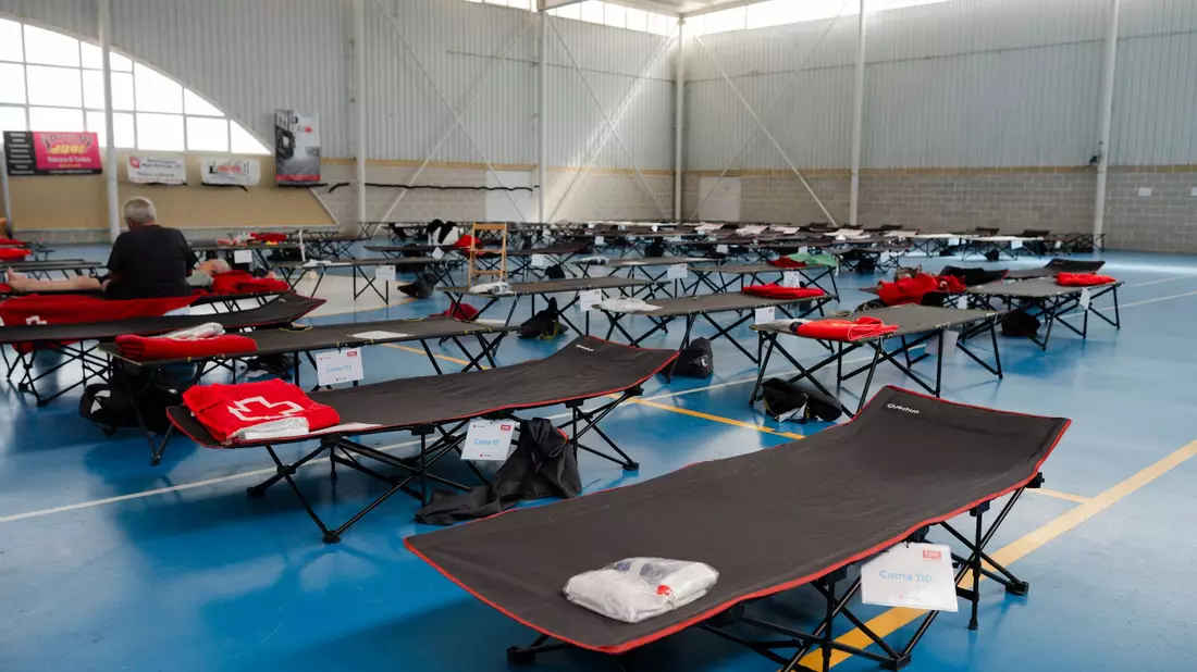 Rund 1.200 Menschen mussten in der Region Guadalajara vorsichtshalber ihre Häuser verlassen. - Bild: Mateo Lanzuela/EUROPA PRESS/dpa
