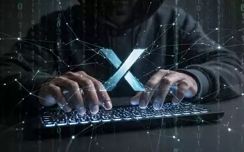 Dunkle Hände tippen auf einer beleuchteten Tastatur, umgeben von digitalen Netzwerklinien und Binärcode, der ein Phishing-Szenario darstellt. - Foto: über boerse-global.de