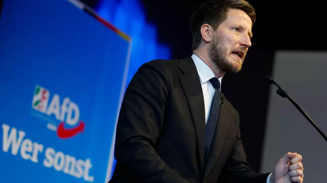NRW-AfD-Chef Martin Vincentz stellte sich gegen Forderungen der AfD-Bundesspitze den Parteitag zur Bestimmung von Landtagswahlkandidaten abzubrechen und neu zu starten.  - Bild: Thomas Banneyer/dpa