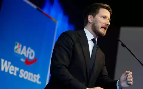 NRW-AfD-Chef Martin Vincentz stellte sich gegen Forderungen der AfD-Bundesspitze den Parteitag zur Bestimmung von Landtagswahlkandidaten abzubrechen und neu zu starten.  - Foto: Thomas Banneyer/dpa