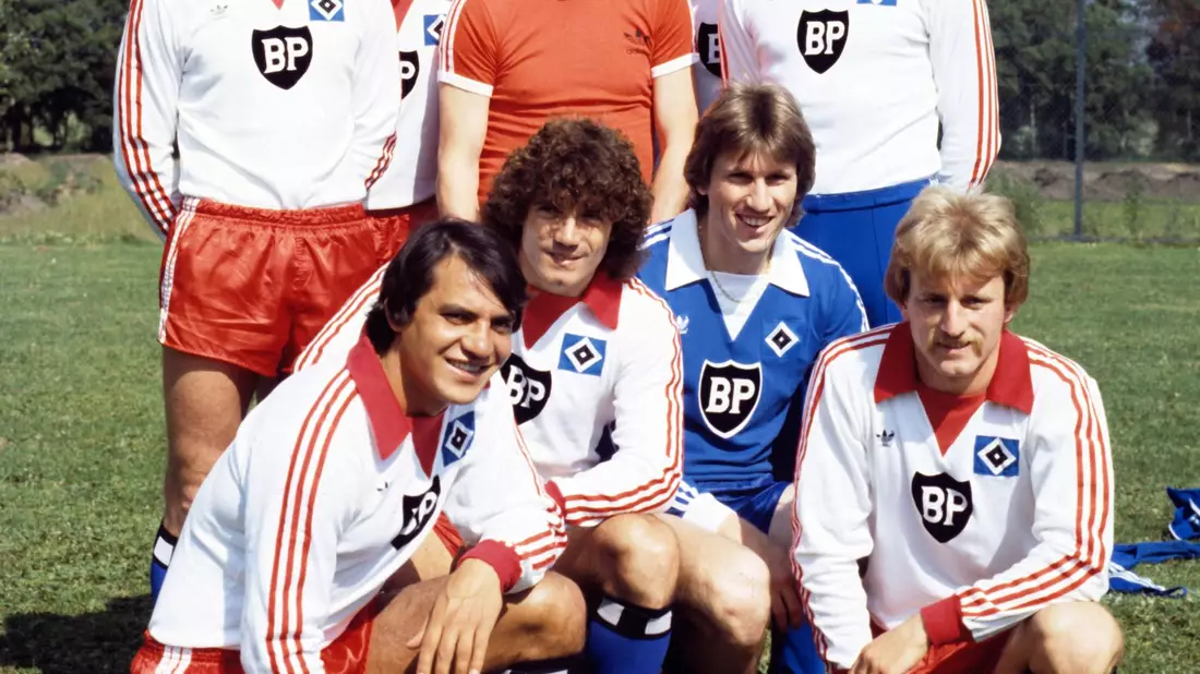 Kevin Keegan (M) mit früheren Teamkollegen beim Hamburger SV. (Archivbild) - Bild: picture alliance / dpa