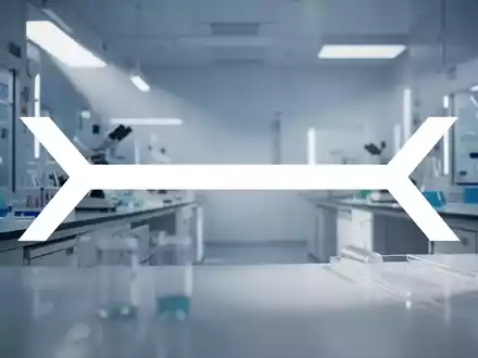 Abstrakte Darstellung des Biotechnologiesektors in einem sterilen, futuristischen Labor mit sanfter Beleuchtung, die wissenschaftlichen Fortschritt symbolisiert. - Foto: über boerse-global.de