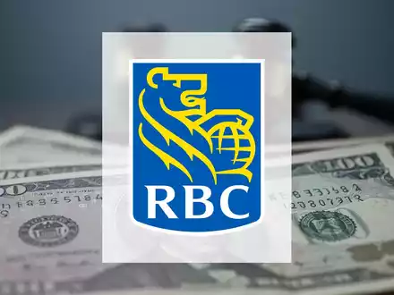 Nahaufnahme einer verschwommenen Banknote mit einem stilisierten richterlichen Hammer im unscharfen Hintergrund, der Finanzen und Rechtsstreitigkeiten symbolisiert. - Foto: über boerse-global.de