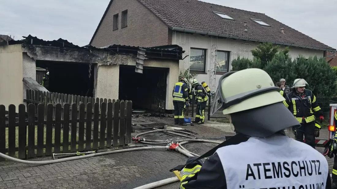 FW Celle: Garagenbrand in Garßen - Bild: presseportal.de