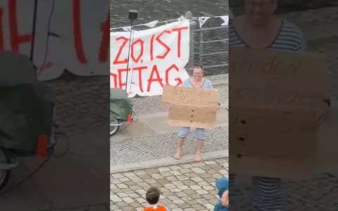 Demo ist ins Wasser gefallen: Flussbad Berlin e.V. hisst rote Flagge - Wasserqualität mangelhaft - Foto: inside-wirtschaft.de