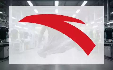 Abstrakte Darstellung einer modernen Sportbekleidungsfabrik mit fließendem Stoff im Vordergrund, symbolisierend Wachstum und Effizienz. - Foto: über boerse-global.de
