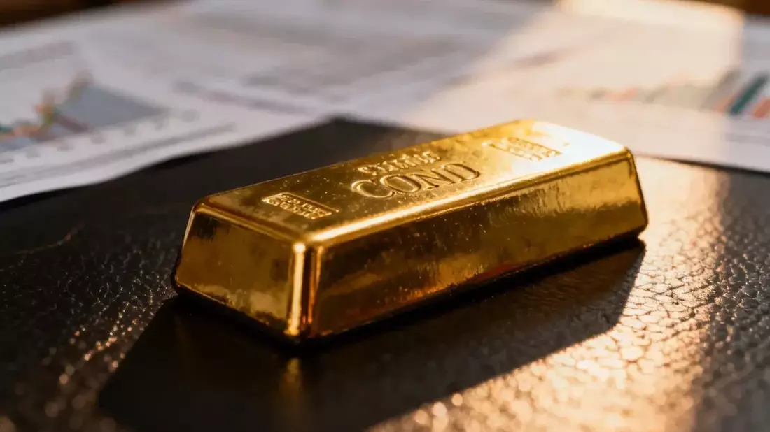 Gold Prices Slump as US-Iran Conflict Drives Oil Spike, Rate Hike Expectations