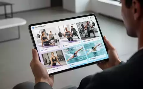 Eine Person hält ein Tablet, auf dem verschiedene Fitnessaktivitäten als Teil einer Aggregator-App dargestellt sind, im Vordergrund ein Fitnessstudio. - Foto: über boerse-global.de