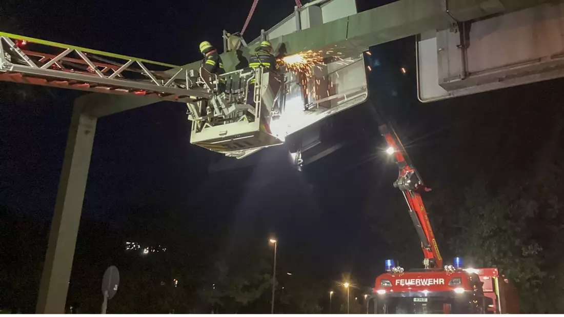 FW-M: Feuerwehr rettet Berufsverkehr (Olympiapark) - Bild: presseportal.de