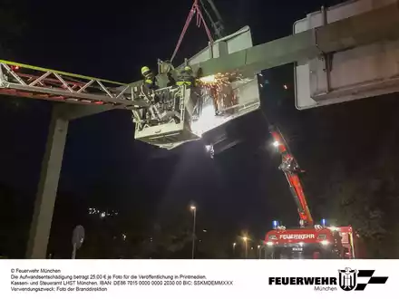 FW-M: Feuerwehr rettet Berufsverkehr (Olympiapark) - Foto: presseportal.de