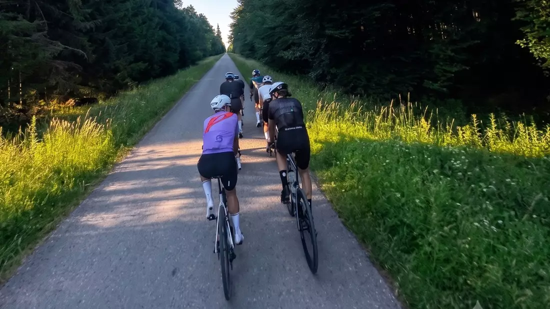 Gemeinsam in die Pedale, gemeinsam ins Ziel: Über 116.000 geradelte Kilometer bei der Business meets Bike Challenge von BusinessBike - Bild: presseportal.de